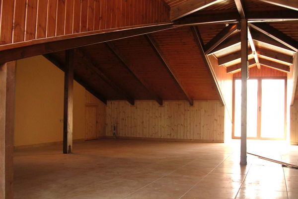 Εμφανής στέγη στον Άγιο Στέφανο Αττικής