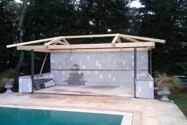 Εμφανές σκέπαστρο με σύνθετη ξυλεία στο Διόνυσο Αττικής