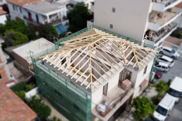 Εμφανής στέγη με κόκκινο κεραμίδι στη Νέα Φιλαδέλφεια Αττικής