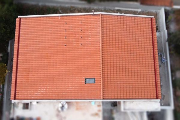 Κόκκινο κεραμίδι στη Κηφισιά