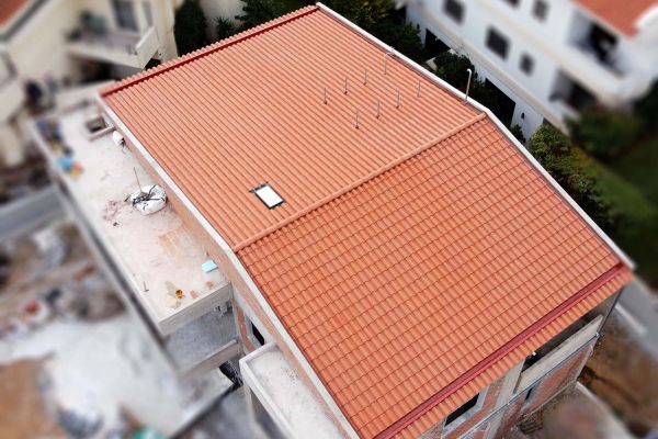 Κόκκινο κεραμίδι στη Κηφισιά