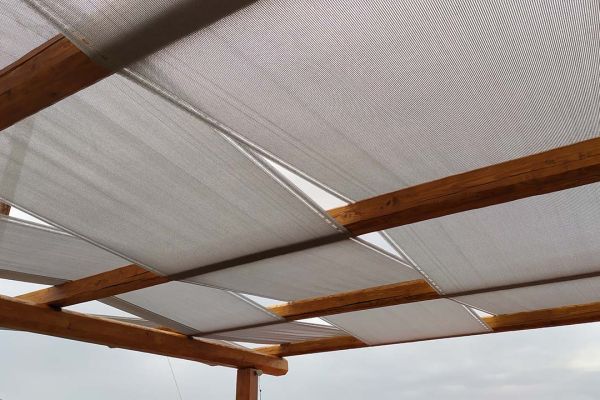 Πέργκολα βεράντας  με πανί στο Λαύριο