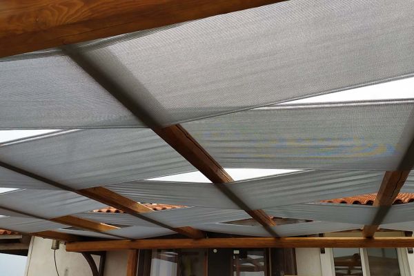 Πέργκολα βεράντας  με πανί στο Λαύριο