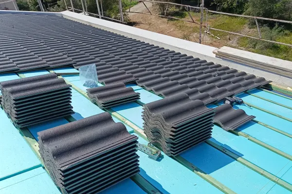 Μαύρο κεραμίδι Benders στο Πόρτο Ράφτη