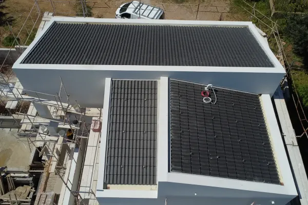 Μαύρο κεραμίδι Benders στο Πόρτο Ράφτη