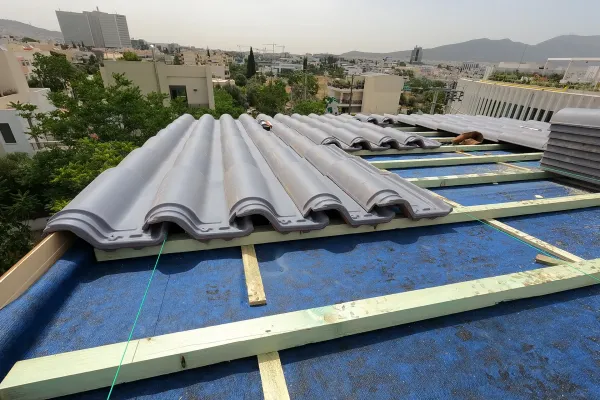 Στέγαστρο βεράντας με ανοιχτό γκρι, βαμμένο κεραμίδι