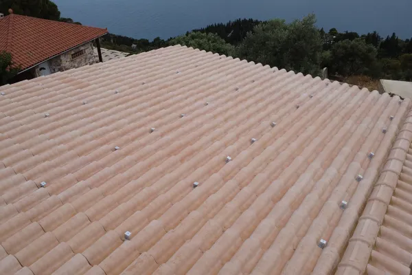 Φυσικό ροζ κεραμίδι στο Πόρτο Ράφτη