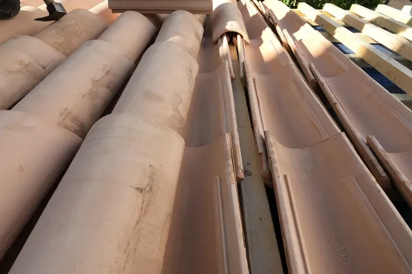 Σκέπαστρο με βυζαντινό κεραμίδι στη Χασιά